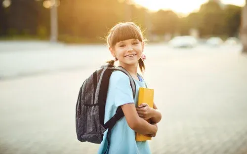 girl-going-to-school