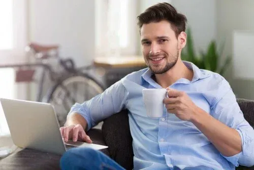 man-drinking-from-mug