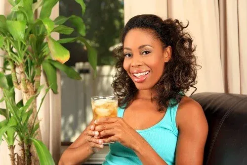 woman-drinking-ice-tea